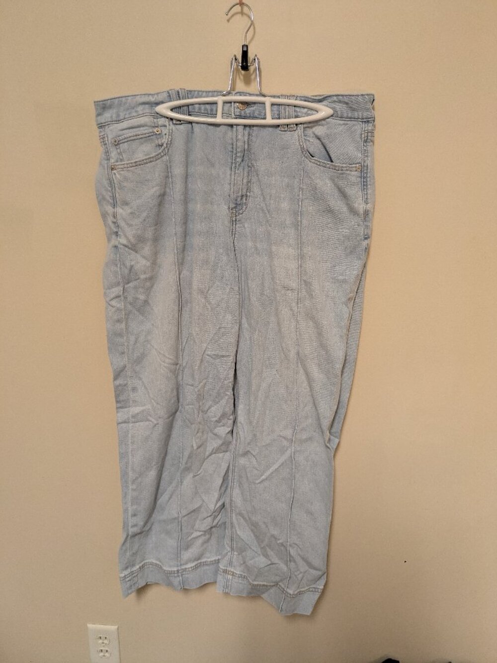 American Eagle size 16 denim jeans light wash cropped wide leg women
